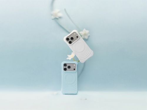 從指尖流溢的靜謐美學，CASETiFY 全新「海之藍漪」系列輕盈登場，CASETiFY 推出「柔霧藍」波紋系列新色，展現淡雅內斂的靜奢時尚